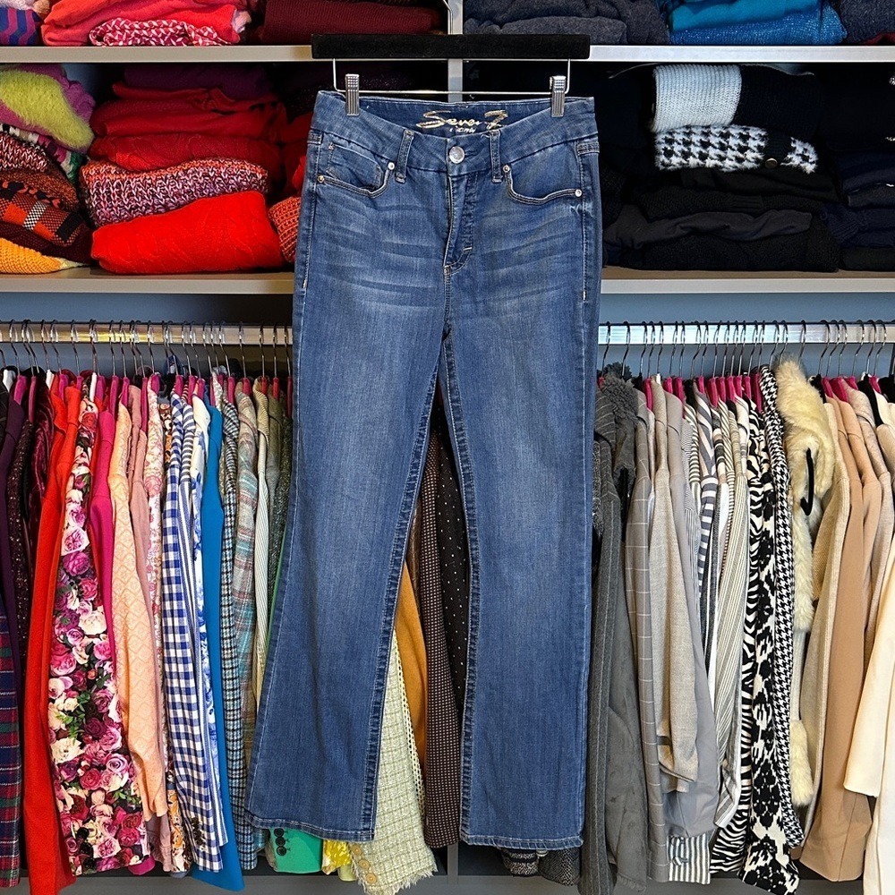 Seven7 blue 4 pocket high rise boot leg jeans size 4